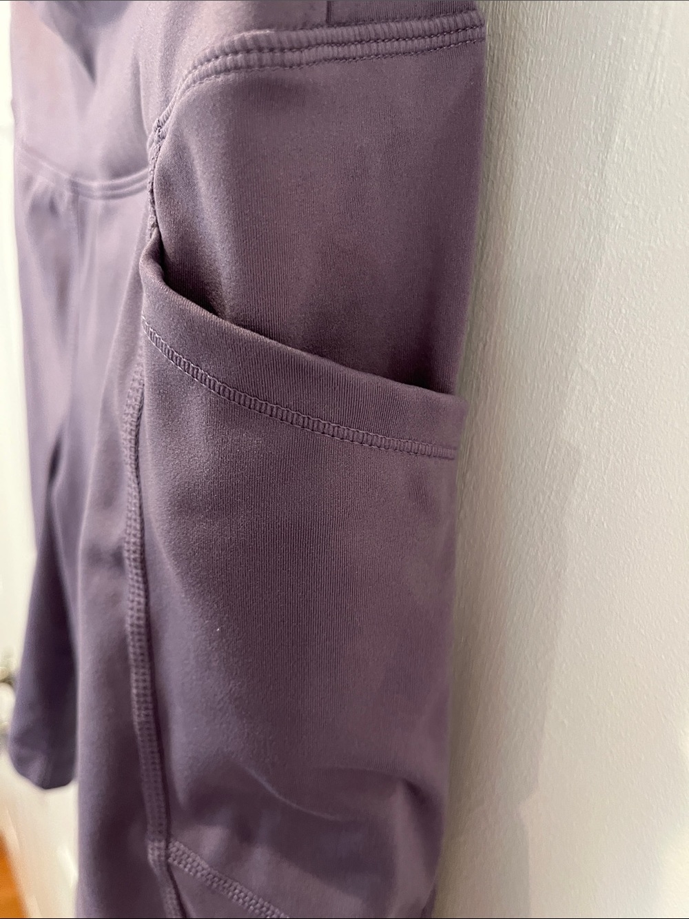 Lululemon Bag & Athletic Apparel SZ M - Picture 12 of 16